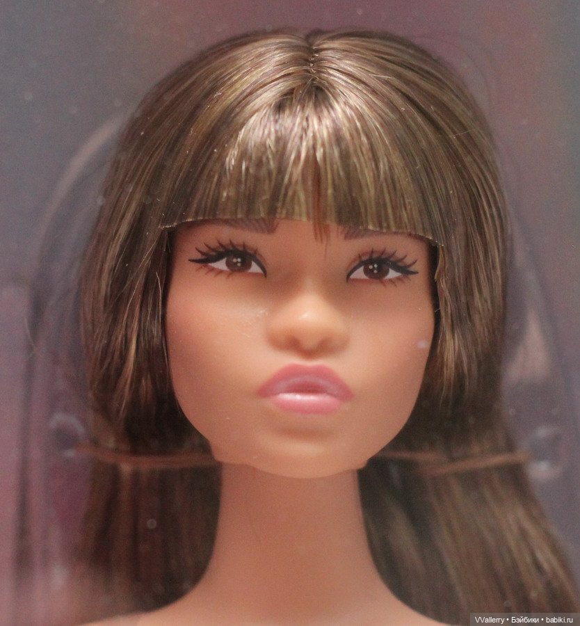 Barbie Looks Doll #24 (Curvy, Long Brown Hair) (фото 7)