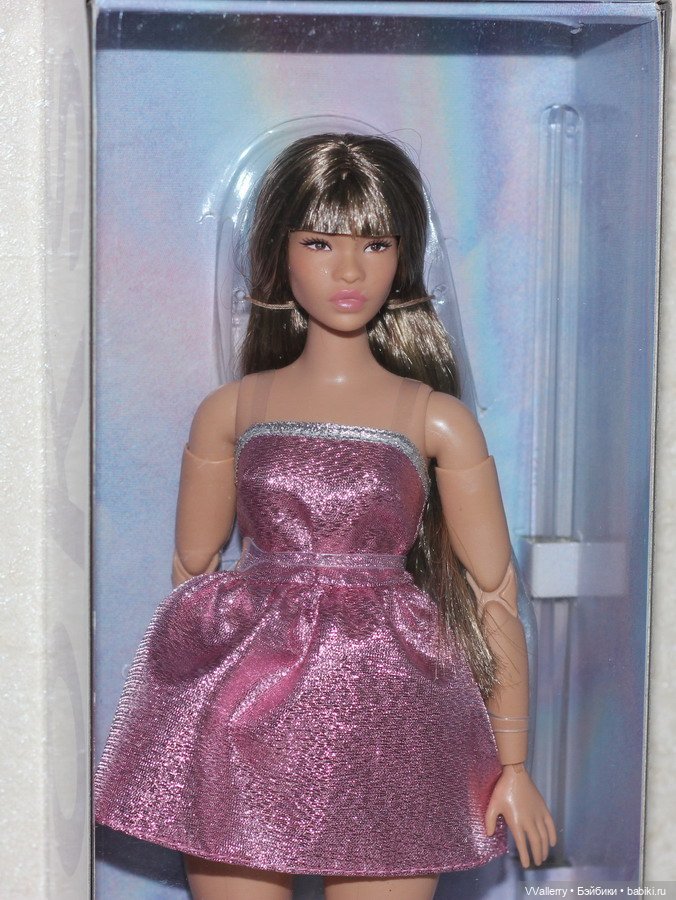 Barbie Looks Doll #24 (Curvy, Long Brown Hair) (фото 2)