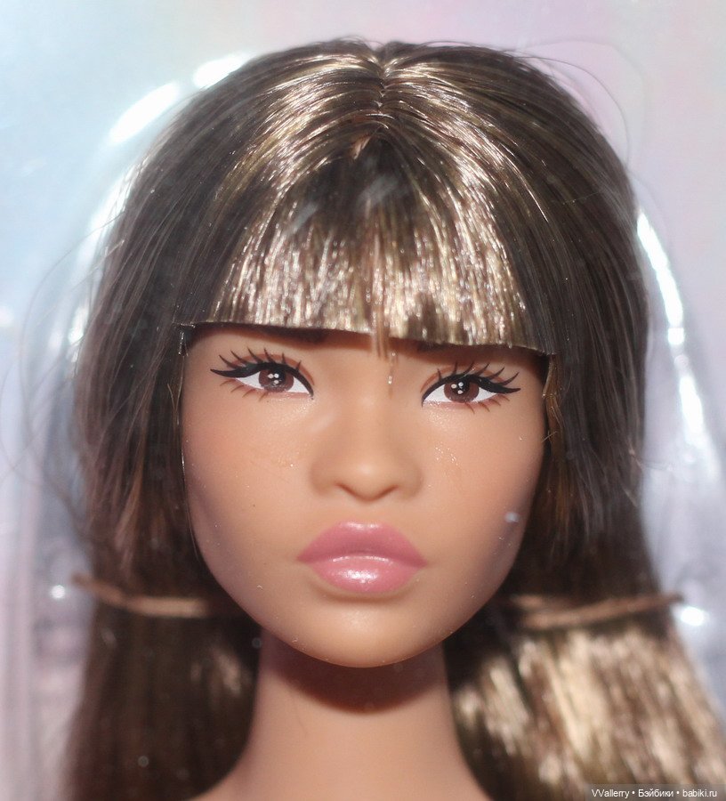 Barbie Looks Doll #24 (Curvy, Long Brown Hair) (фото 6)