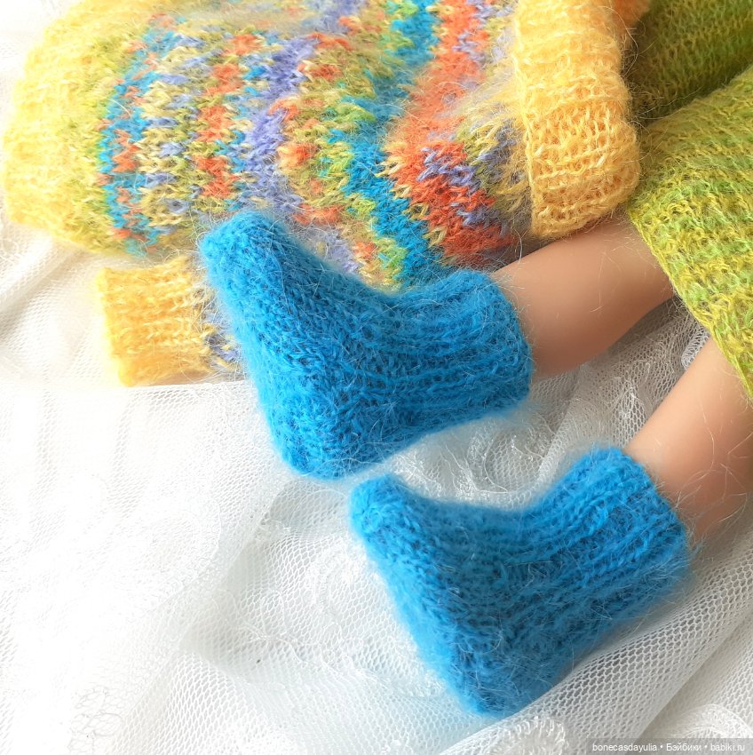 Теплый комплект одежды для куклы Paola Reina Паола Рейна Свитер Шапка Шарф Брюки Носки (фото 7)