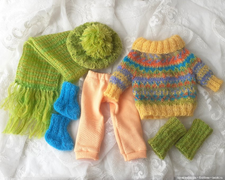 Теплый комплект одежды для куклы Paola Reina Паола Рейна Свитер Шапка Шарф Брюки Носки (фото 8)