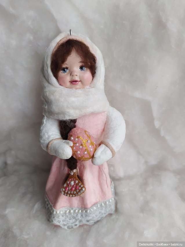 Ватная елочная игрушка девочка с яйцом Фаберже