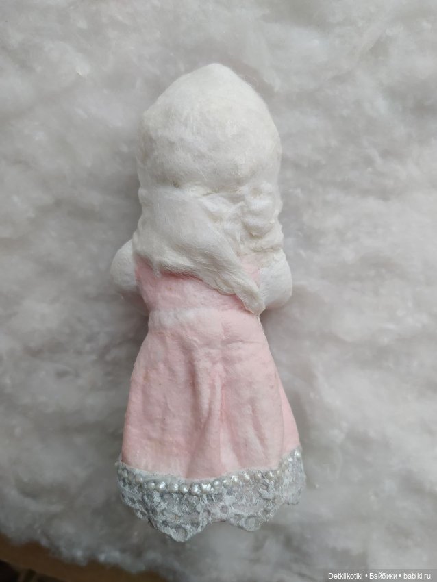 Ватная елочная игрушка девочка с яйцом Фаберже (фото 7)