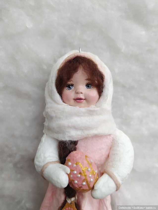Ватная елочная игрушка девочка с яйцом Фаберже (фото 3)