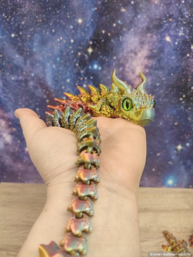 Крупный колючий дракон со стеклянными глазами (фото 2)