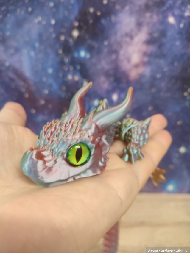 Крупный колючий дракон со стеклянными глазами (фото 3)