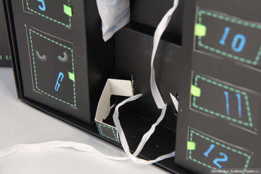 Коробка с подставкой и шиппером 13 Days of Halloween Spooky Sooki (фото 5)