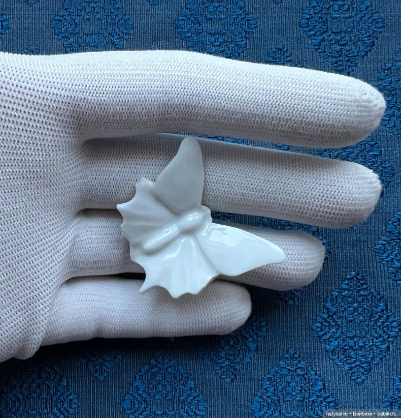 Антикварная фигурка - Барельеф Бабочки