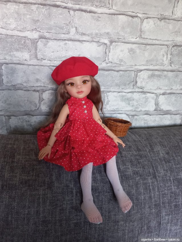 Продам шикарную куколку Паола Рейна, молд Маника. Образ современная Красная Шапочка