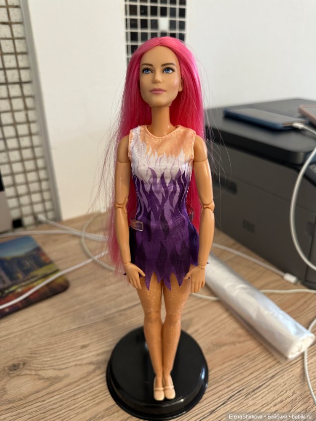 Barbie Ипполита с розовыми волосами на теле мтм