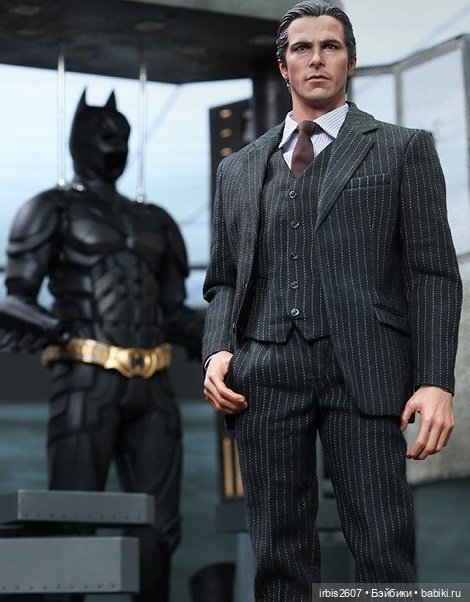 Hot Toys. Костюм Брюса Уэйнна и подставка для 1/6 (фото 8)