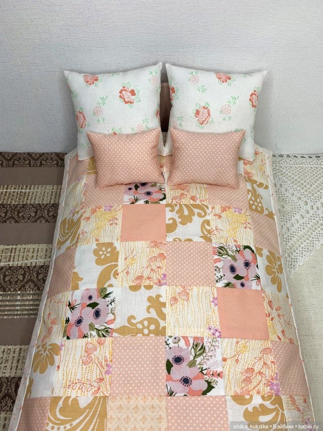 Кукольная постель с лоскутным одеялом (фото 4)