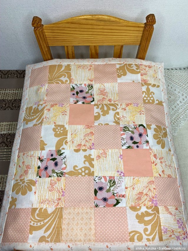 Кукольная постель с лоскутным одеялом (фото 5)
