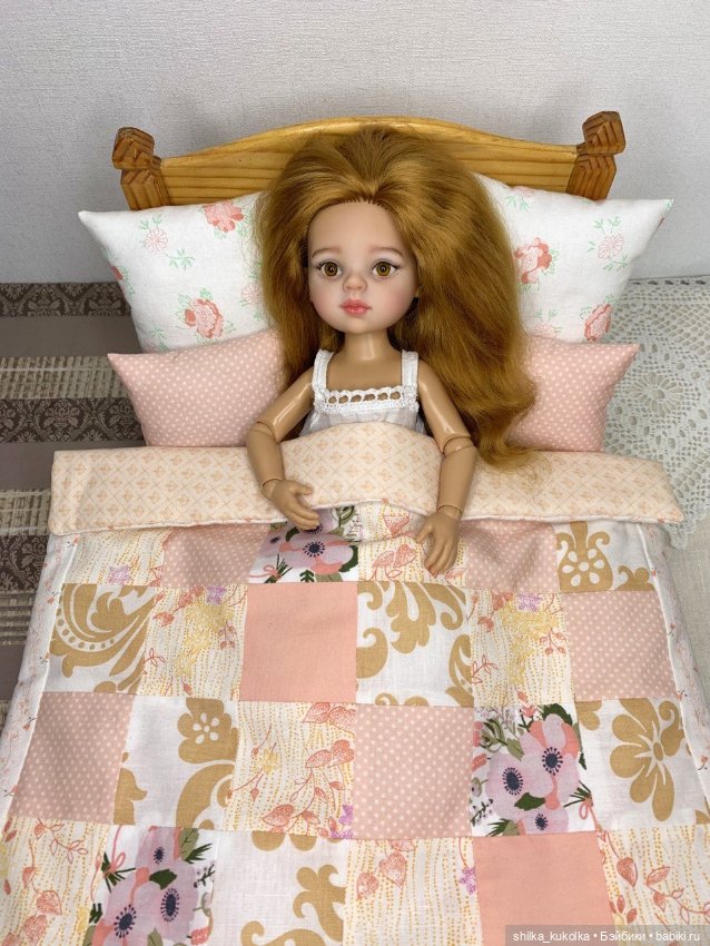 Кукольная постель с лоскутным одеялом (фото 3)