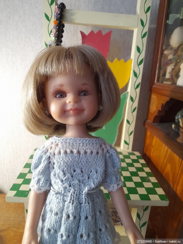 Клео со светло- карими глазами