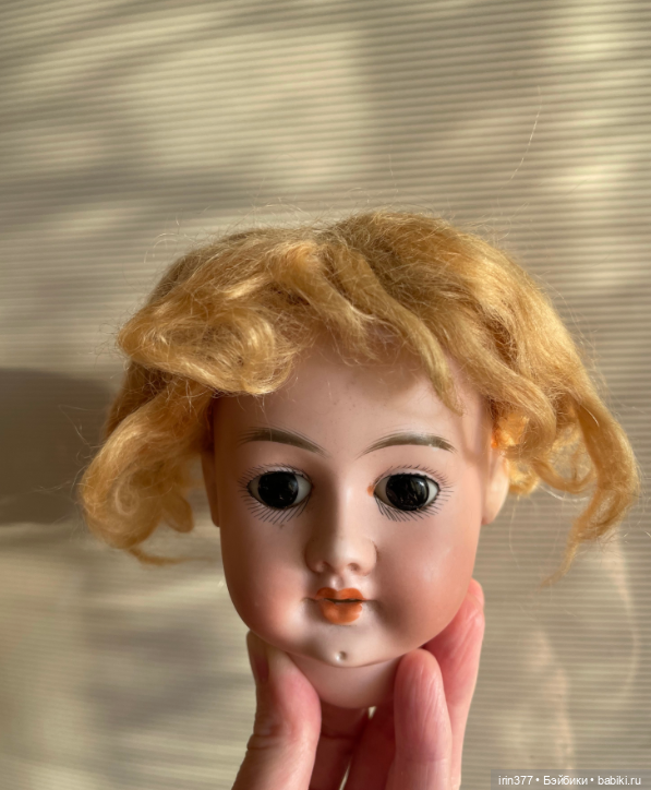 Старенький парик, натуральный мохер для куклы (фото 6)