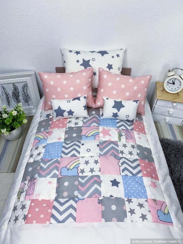 Кукольное постельное с лоскутным одеялом