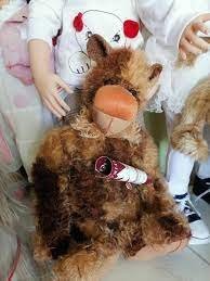 Белокурая малышка Ulla со своим большим другом зайцем от Hildegard Gunzel