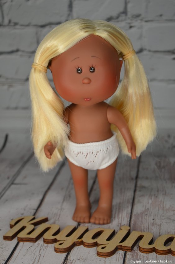 Мия мини от Nines d'Onil, мулатка с хвостиками блонди (фото 2)