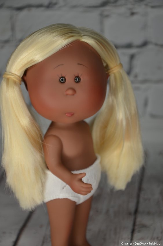 Мия мини от Nines d'Onil, мулатка с хвостиками блонди (фото 5)
