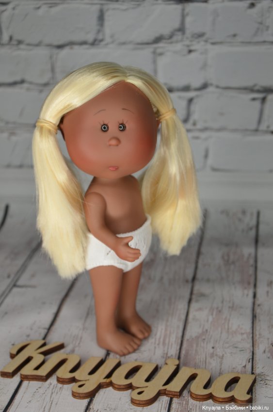 Мия мини от Nines d'Onil, мулатка с хвостиками блонди (фото 4)