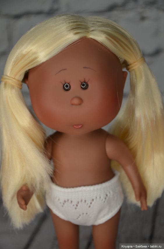 Мия мини от Nines d'Onil, мулатка с хвостиками блонди (фото 3)