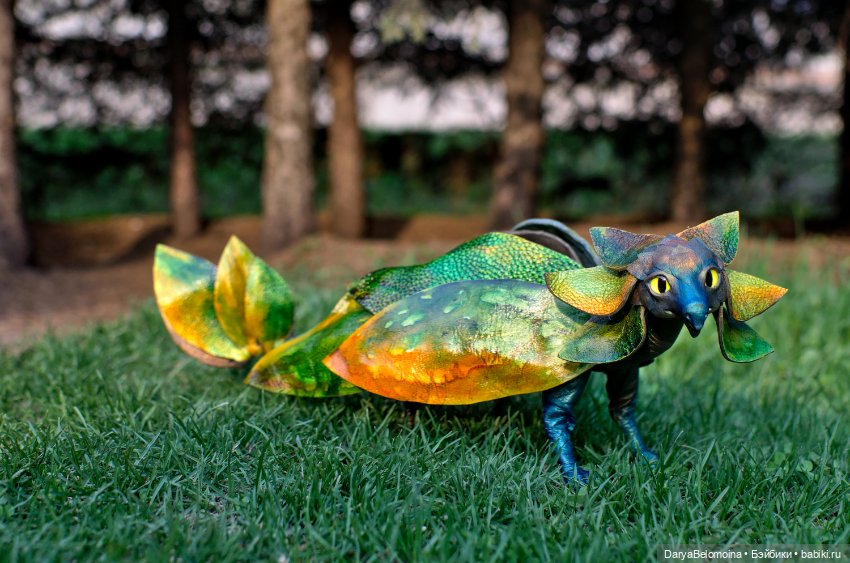 Большой и яркий лиственный дракон (фото 3)