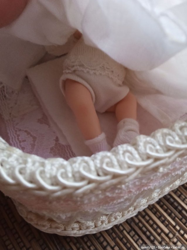 Малышка в кроватке с мишками (фото 6)