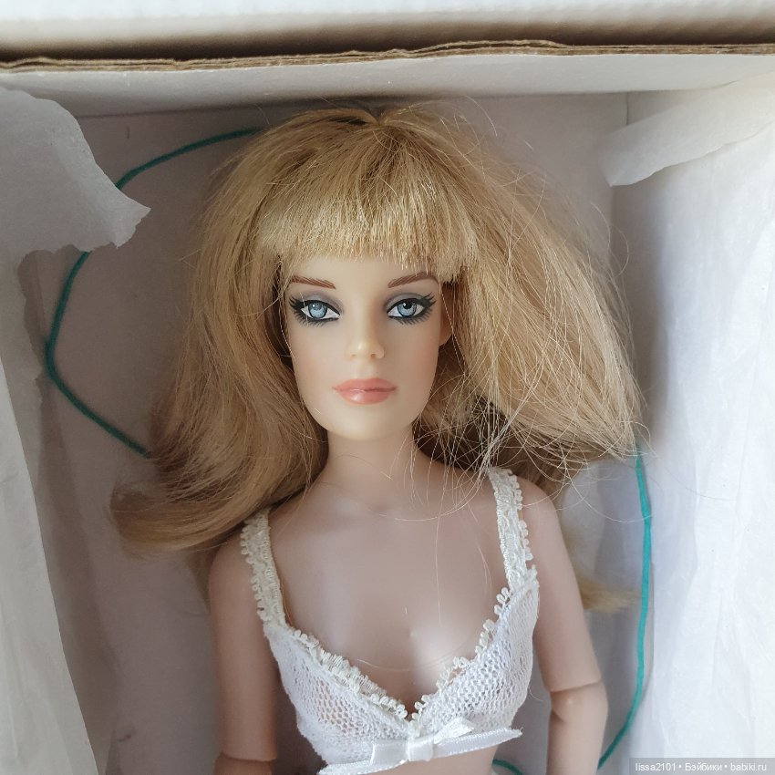 Паричковая Modern Revlon Wigged Basic Robert Tonner