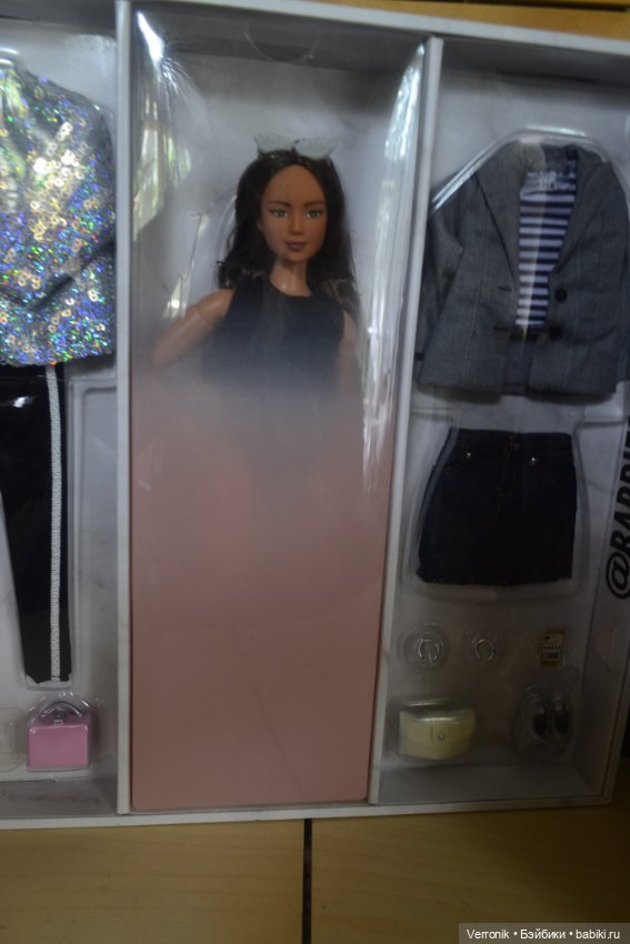Кукла Барби -- Barbie Коллекционная -- BarbieStyle 3 (фото 7)