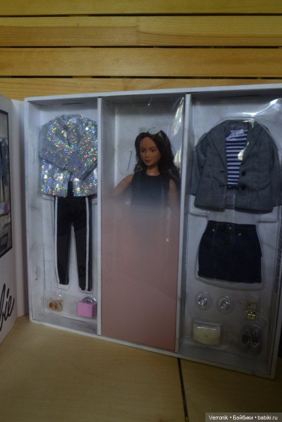 Кукла Барби -- Barbie Коллекционная -- BarbieStyle 3 (фото 9)
