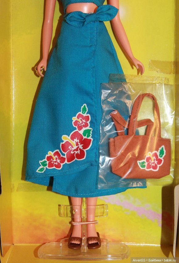 18-летняя Дженни Такара из серии Birth Cocktail Calendar Girls (July - Blue Hawaii) (фото 3)