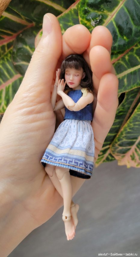 Маленькая авторская шарнирная кукла (фото 7)