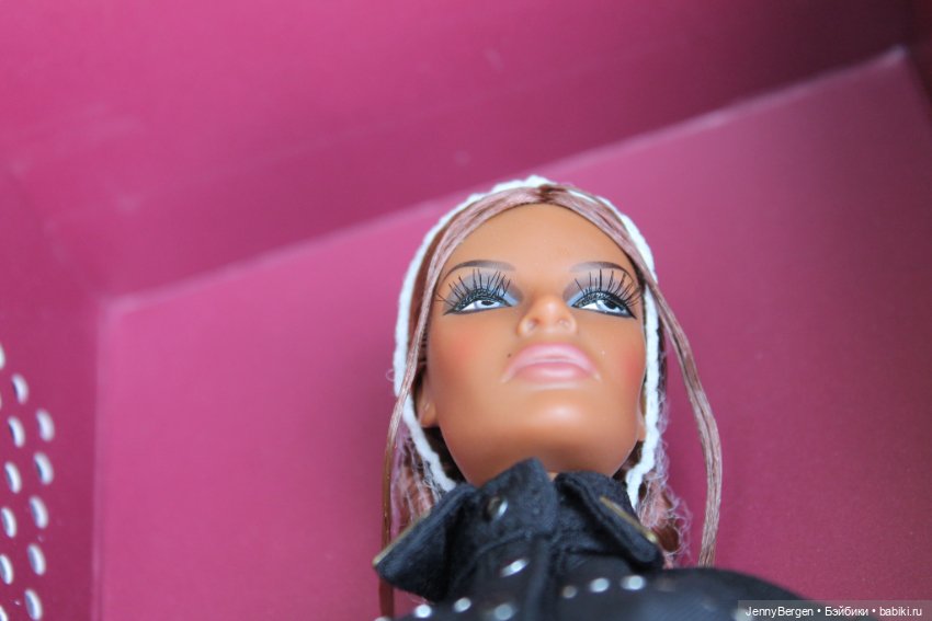 All Guns Blazing Jordan Duval™ Dressed Doll Integrity Toys X Cold Carbon  Edition Size: 1200 Expected Ship Date: Mid-To-Late Head Sculpt: Jordan Duval  Body Type: FR 6.0 Foot Sculpt: Articulated Ankle Flat