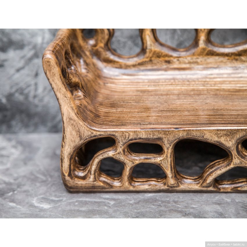 Деревянный диван с подсветкой, резьба