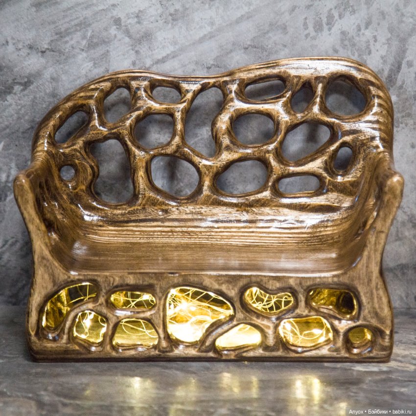 Деревянный диван с подсветкой, резьба