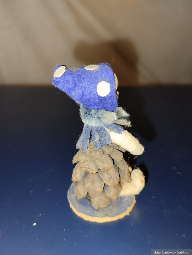 Ёлочная игрушка ГДР Девочка шишка (фото 2)