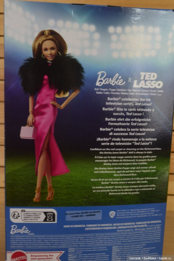 Кукла Mattel Barbie Signature -- Тед Лассо -- Кили Джонс (фото 7)