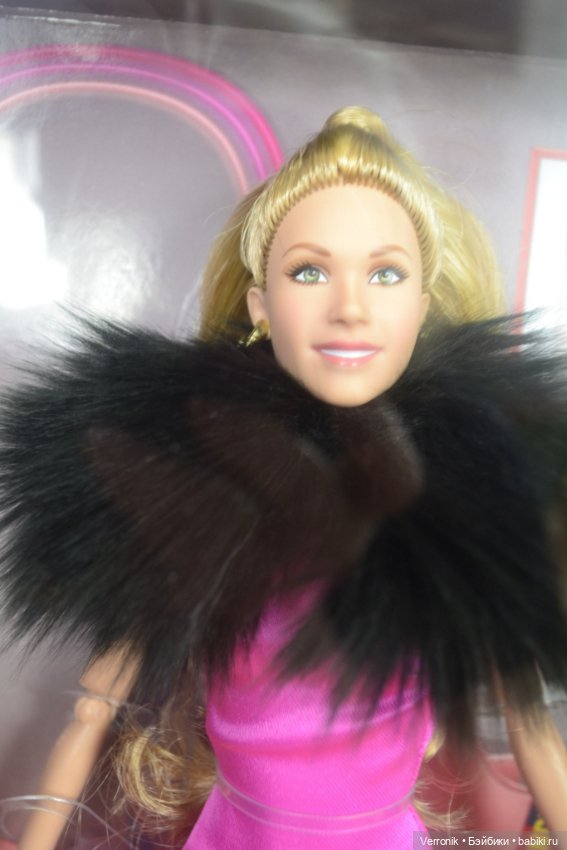 Кукла Mattel Barbie Signature -- Тед Лассо -- Кили Джонс (фото 4)