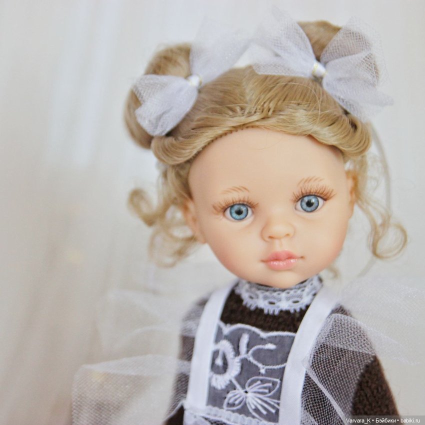 Paola Renia, испанская кукла Валерия в образе "Школьница", 32 см