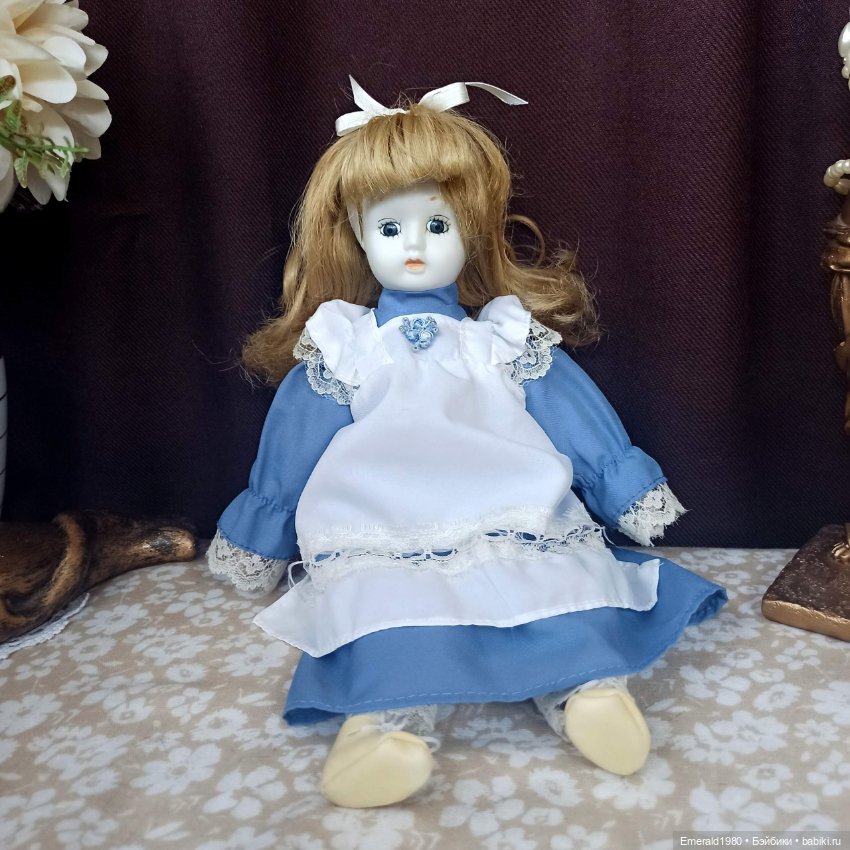 Бюстовая фарфоровая кукла