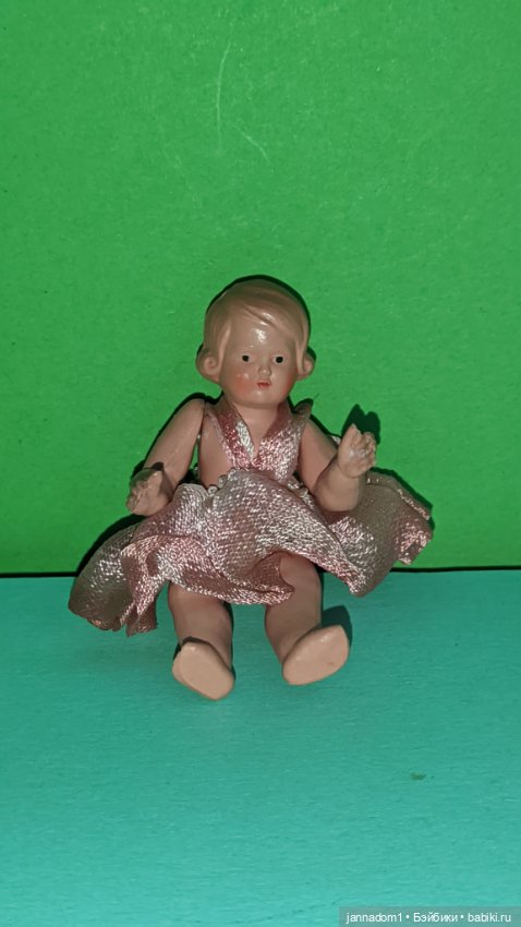 Целлулоидная куколка Schildkrot с рельефными волосами, высота 7,5 см (фото 4)