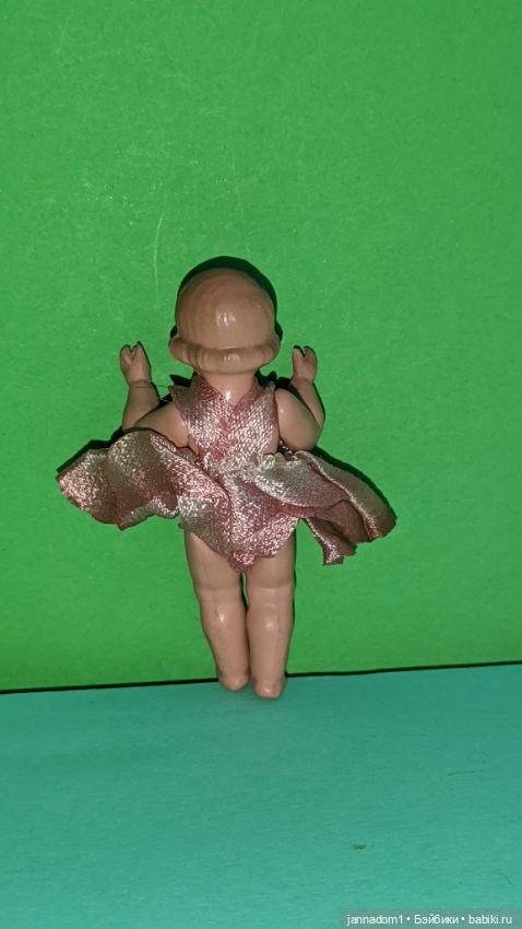 Целлулоидная куколка Schildkrot с рельефными волосами, высота 7,5 см (фото 3)