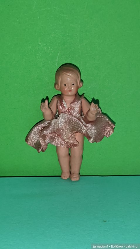 Целлулоидная куколка Schildkrot с рельефными волосами, высота 7,5 см (фото 2)