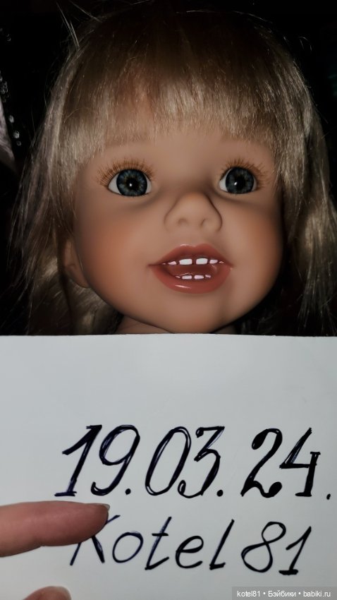 Виниловая коллекционная кукла большая (фото 5)