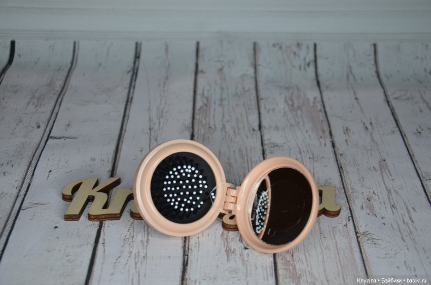 Фирменная расческа-зеркало от Паола Рейна