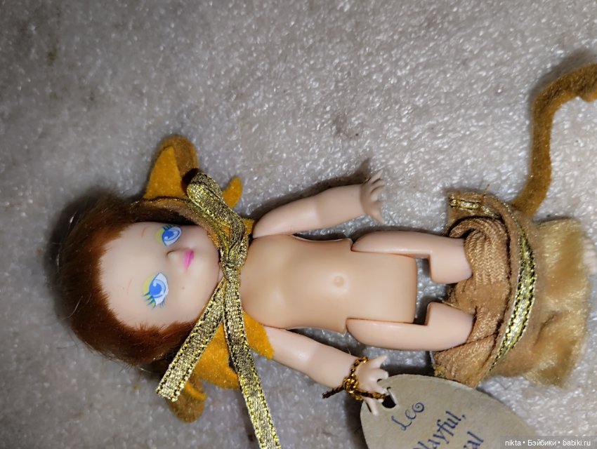 Маленькая коллекционная кукла в костюме зверушки с биркой (фото 7)