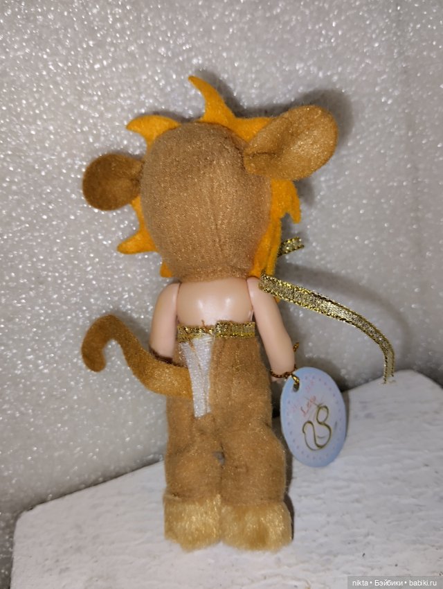 Маленькая коллекционная кукла в костюме зверушки с биркой (фото 3)