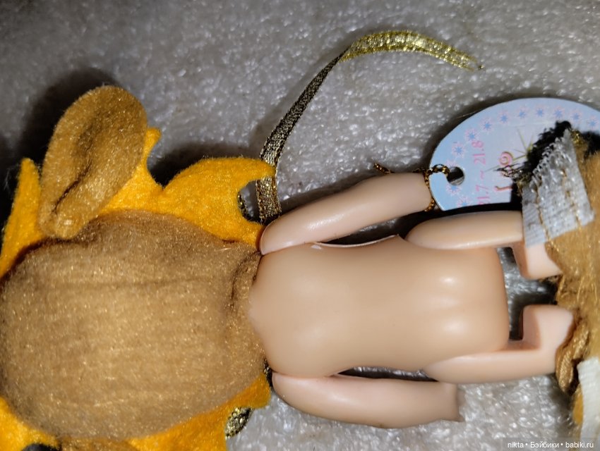 Маленькая коллекционная кукла в костюме зверушки с биркой (фото 8)