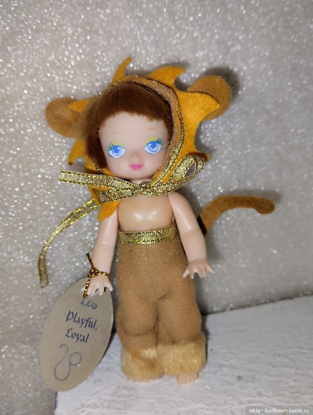 Маленькая коллекционная кукла в костюме зверушки с биркой